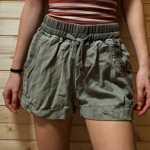 Boutique Army Green “paperbag” shorts